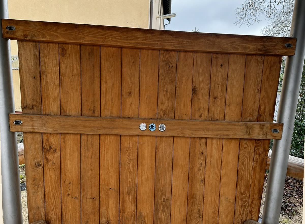 Nachher: Holzwand komplett gereinigt