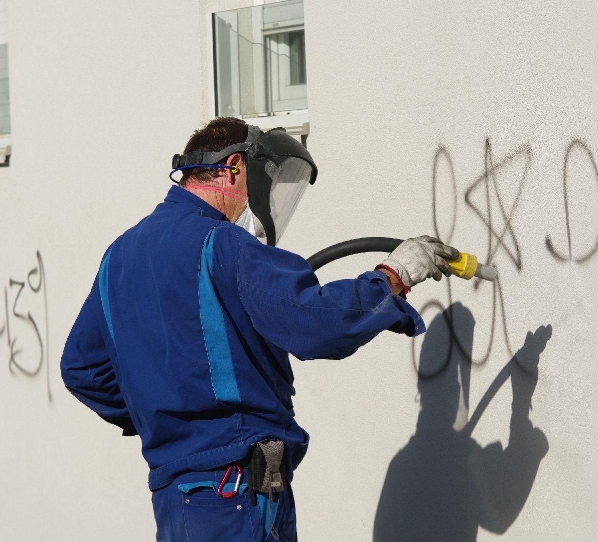 Feinstrahltechnik graffiti-entfernung-mit-feinstrahltechnik